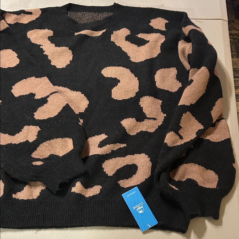 Cupshe Black and Tan Crewneck Sweater